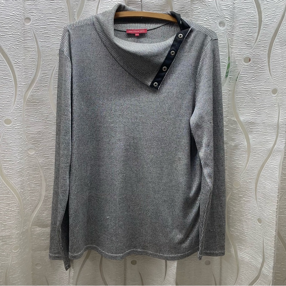 San Francisco Ribbed Mock Neck Top Womens XL Grey Excellent‎ Snap Button Detail